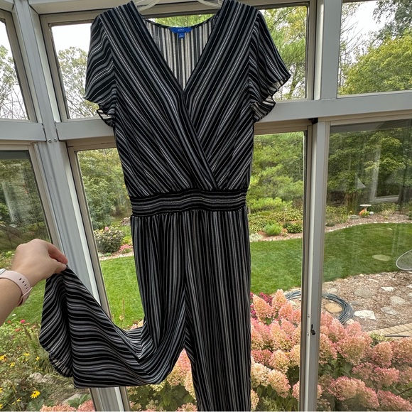 Women’s size large Apt. 9 Jumpsuit - Picture 1 of 4
